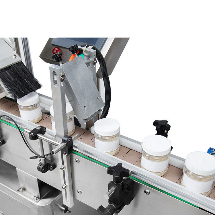 Full - Automatic Oval Bottle Labelling Machine Precise Localization Long Life